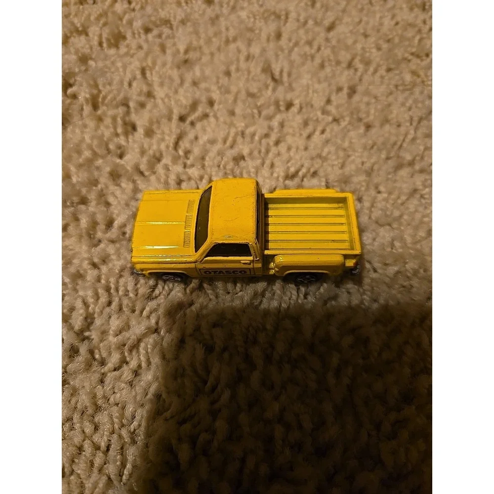 vintage 1:64 scale Chevrolet Stepside Pickup die-cast toy truck.